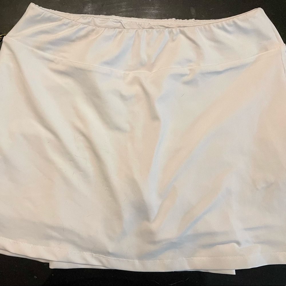 Gold Hinge size large white tennis skirt new with tags.